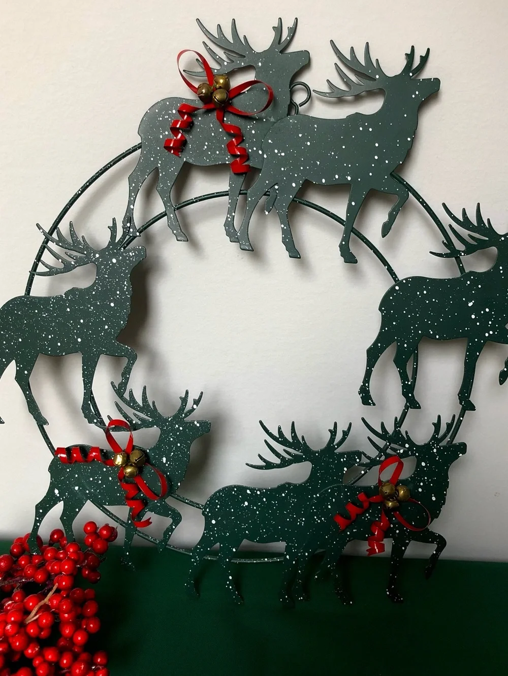 New Metal Green Snowy Reindeer Festive Wreath in Box